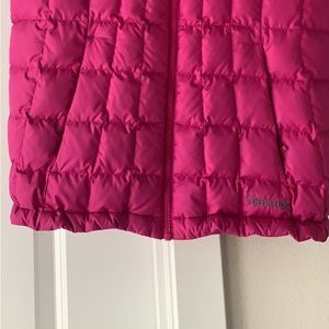 Marmot womens vest, size medium, hot pink